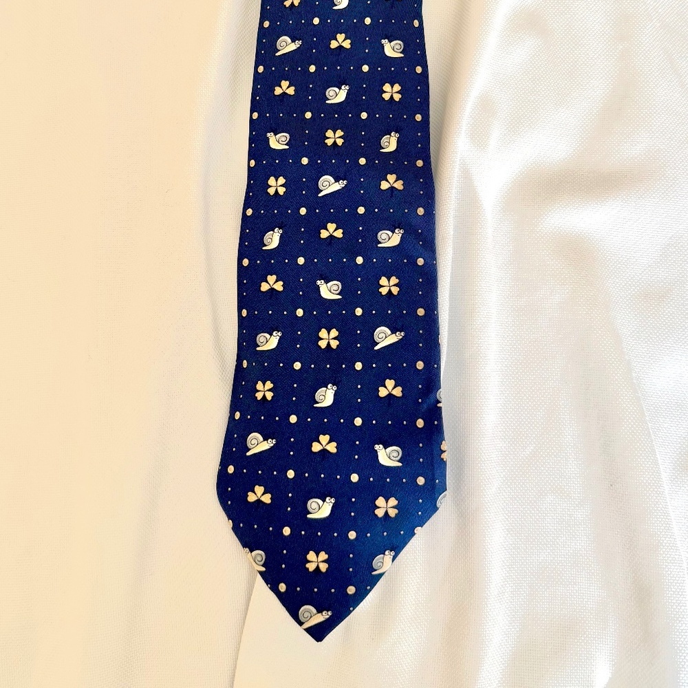 Hermès Paris 100% Silk Tie – Navy with Snail & Clover Motif – Made in France